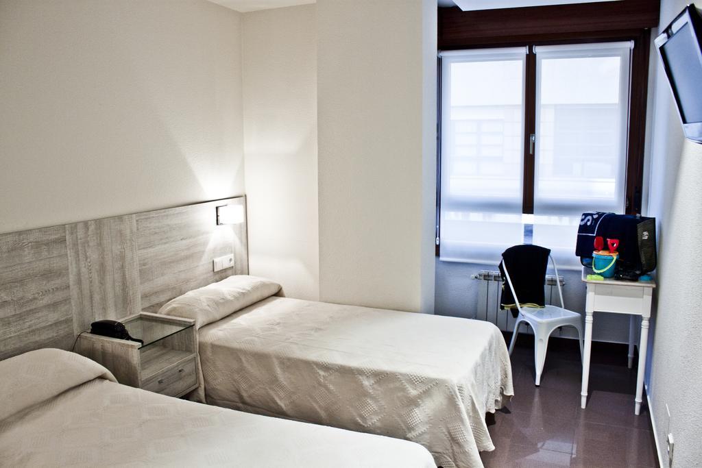 Hotel Playa Poniente Gijon Bagian luar foto