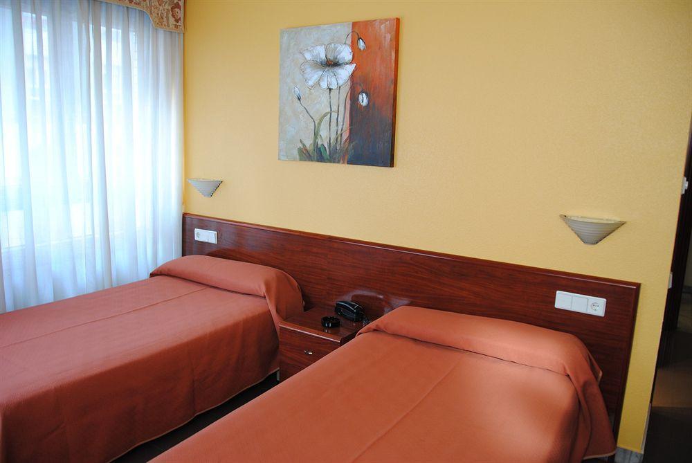Hotel Playa Poniente Gijon Bagian luar foto