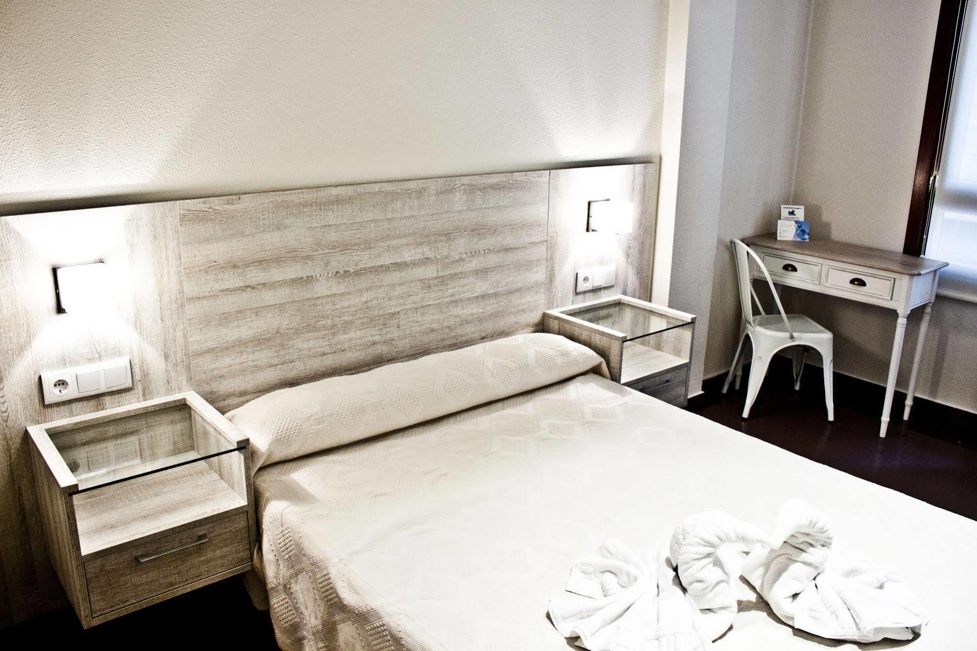 Hotel Playa Poniente Gijon Bagian luar foto